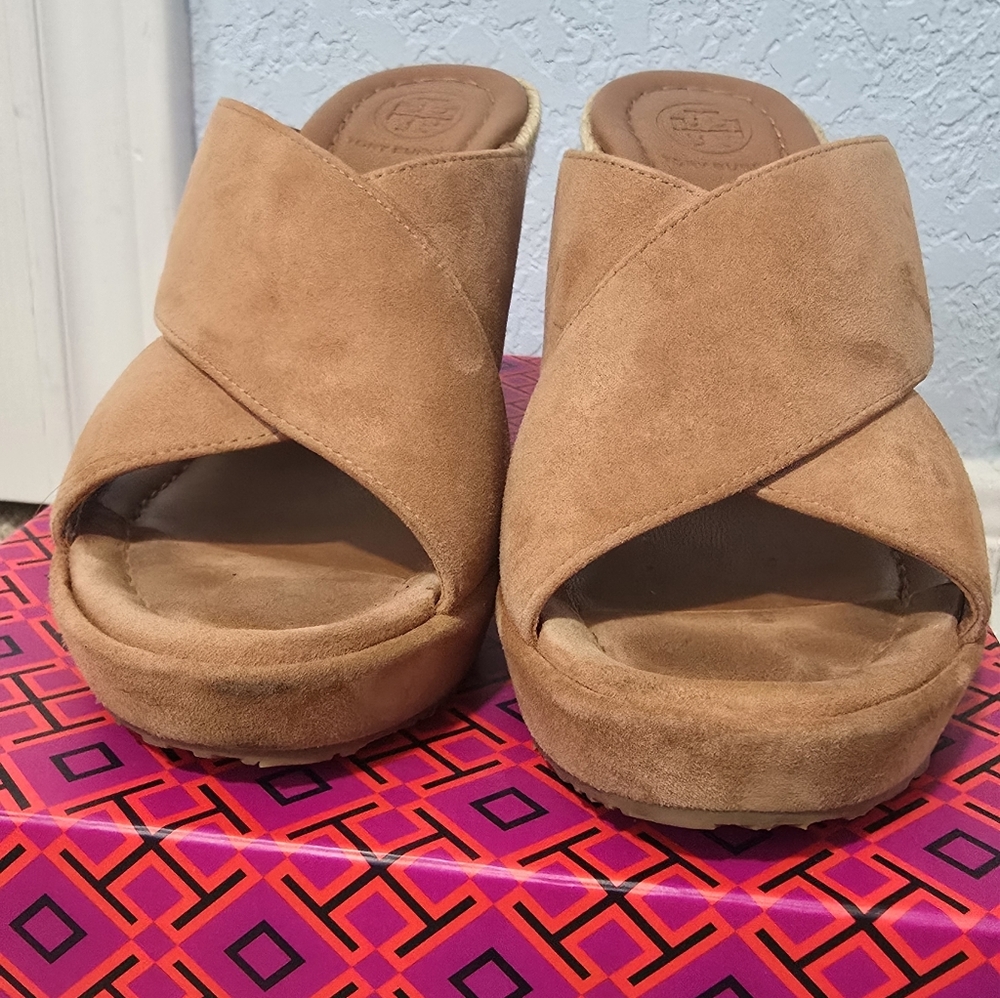 Tory Burch Bailey Wedge Mule Sandal - Picture 4 of 7